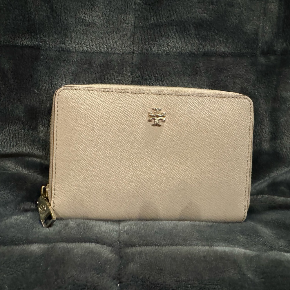 Tory burch wallet